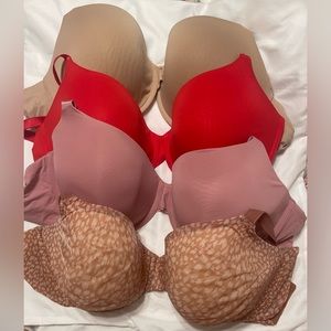 Victoria’s Secret 4 bra lightly lined ajustable straps size 38DDD